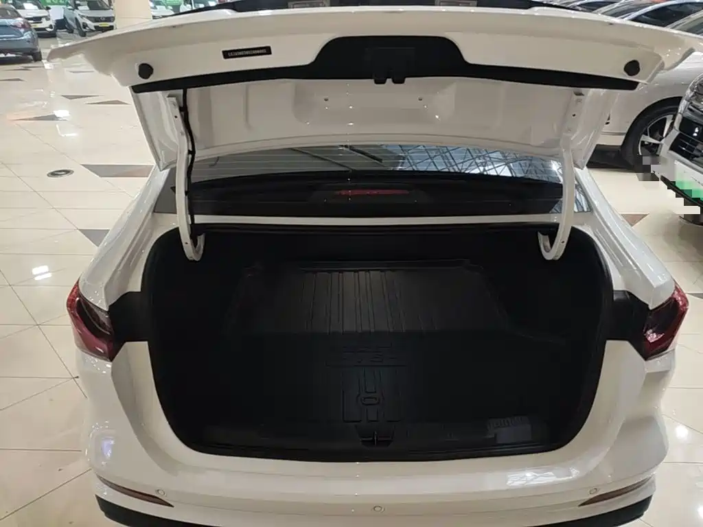 Photo 19 - Roewe i5