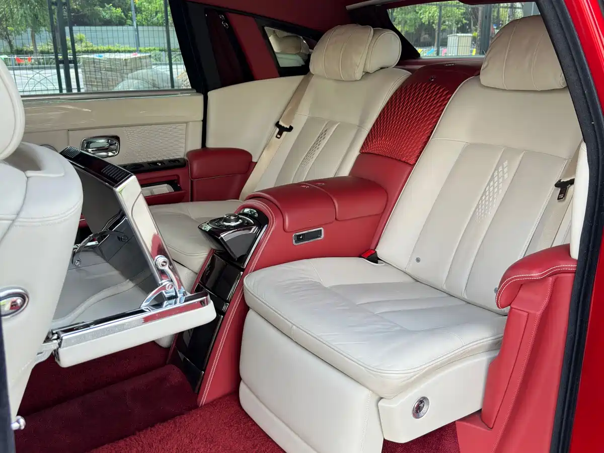 Фото 18 - Rolls-Royce Phantom
