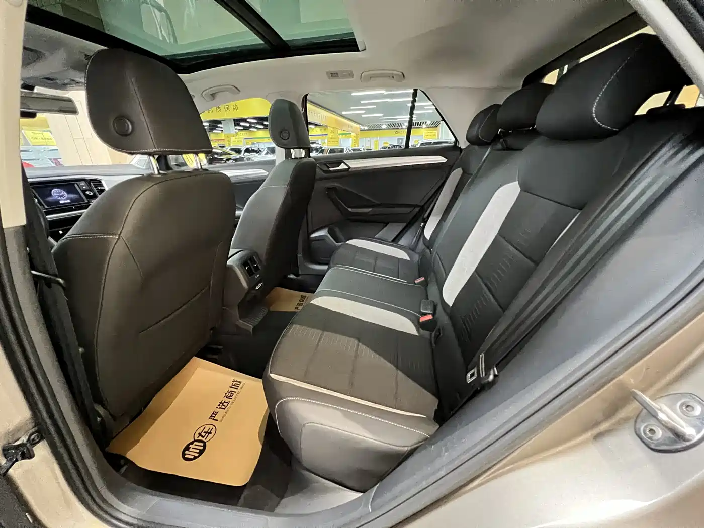 Volkswagen T-ROC 2020 230TSI DSG 2WD Progressive фото 11