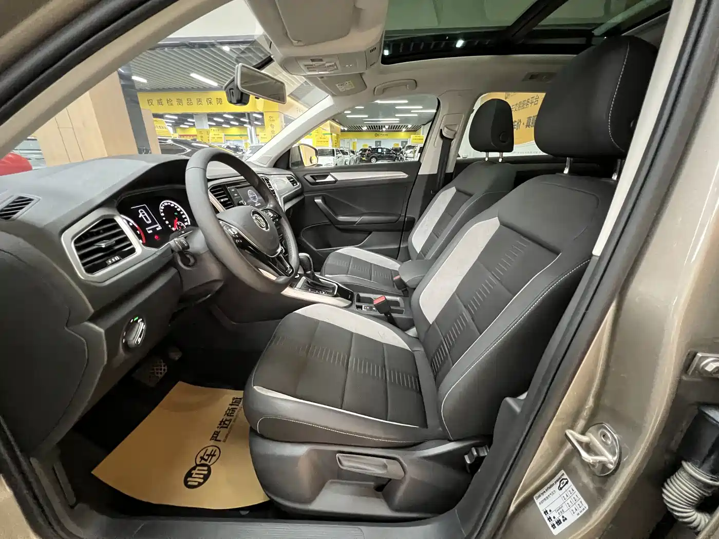 Volkswagen T-ROC 2020 230TSI DSG 2WD Progressive фото 8