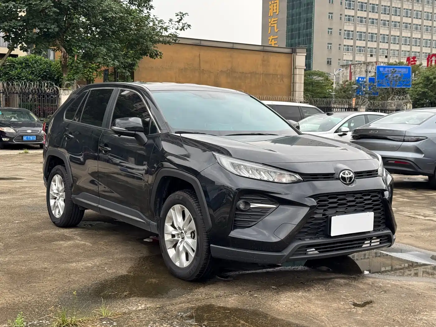 Toyota Wildlander 2022 2.0L CVT FWD Leading Edition фото 3