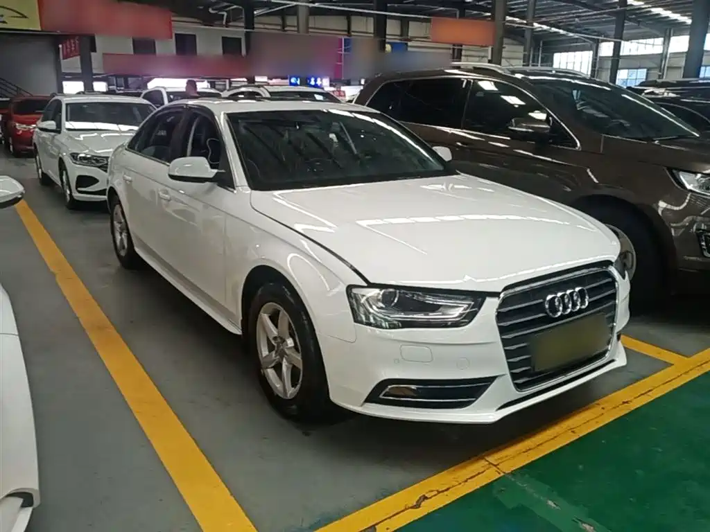 Audi A4L 2013 35 TFSI Automatic Comfort фото 4