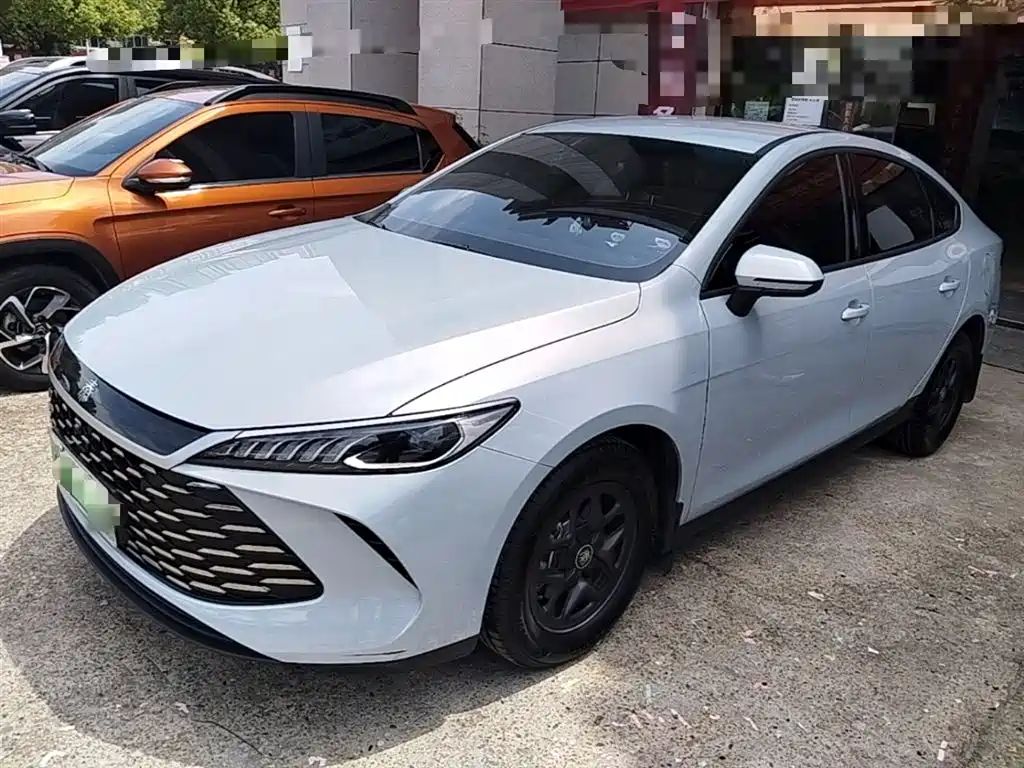 BYD Qin PLUS 2025 DM-i Smart Drive 55KM Leader фото 2