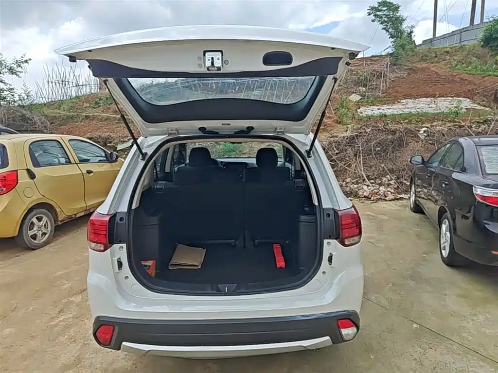 Mitsubishi Outlander 2016 2.0L 2WD Fashion Edition 5-seater фото 19