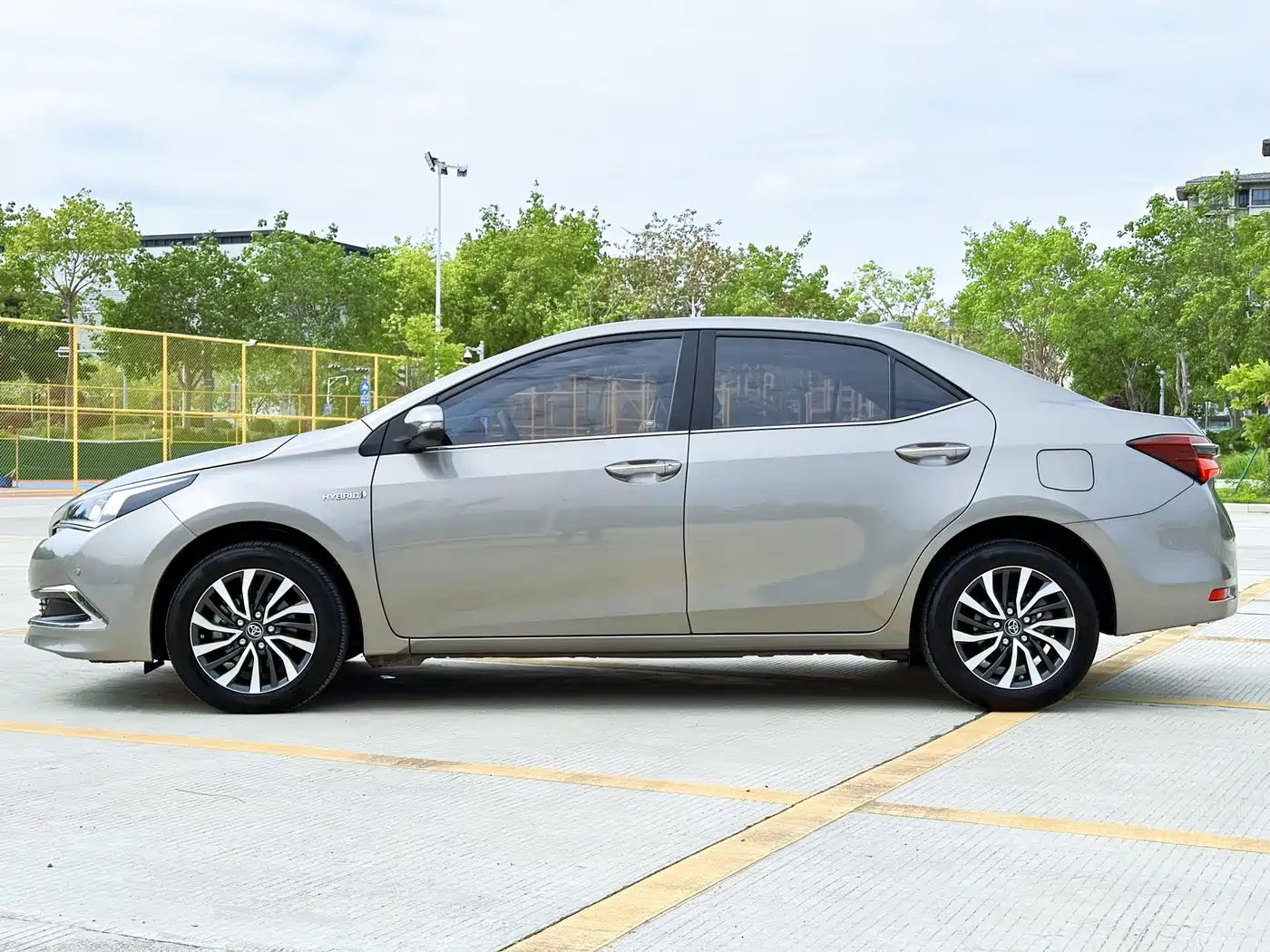 Toyota Corolla 2017 Facelift Hybrid 1.8L E-CVT Leading Edition фото 25