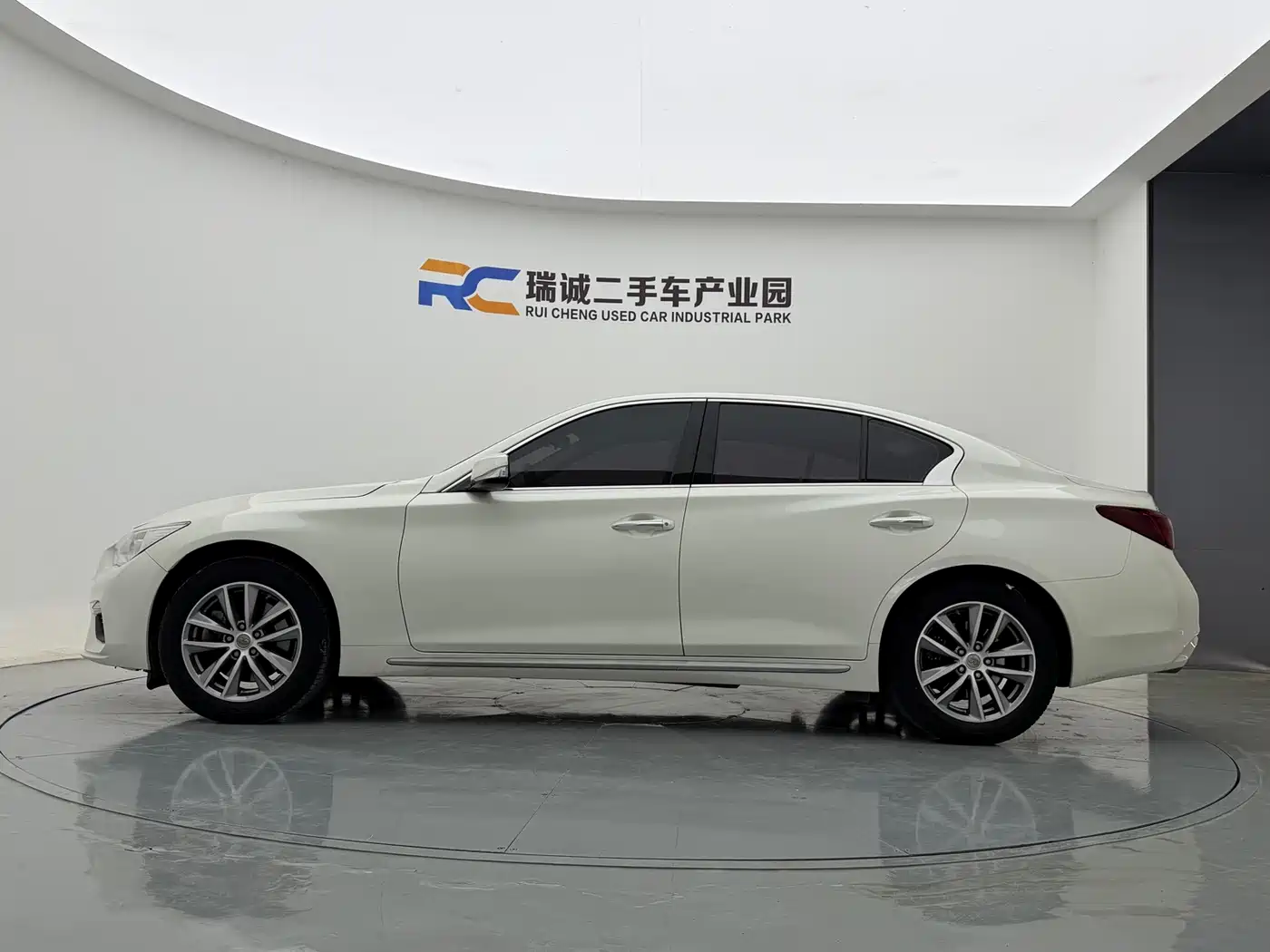 Infiniti Q50L 2020 2018 2.0T Comfort (China VI)