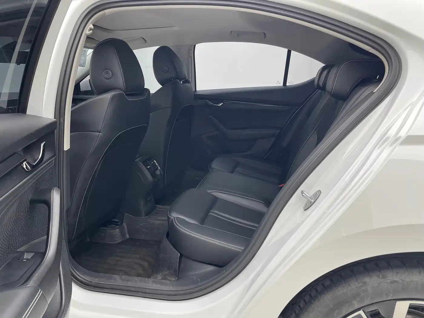 Škoda Octavia 2023 Facelift PRO TSI280 Premium Edition фото 12