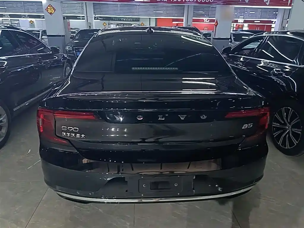 VOLVO S90