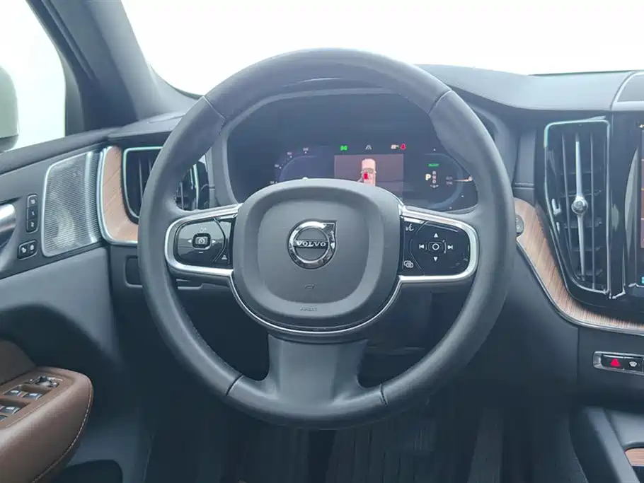 VOLVO XC60 PLUG IN HYBRID