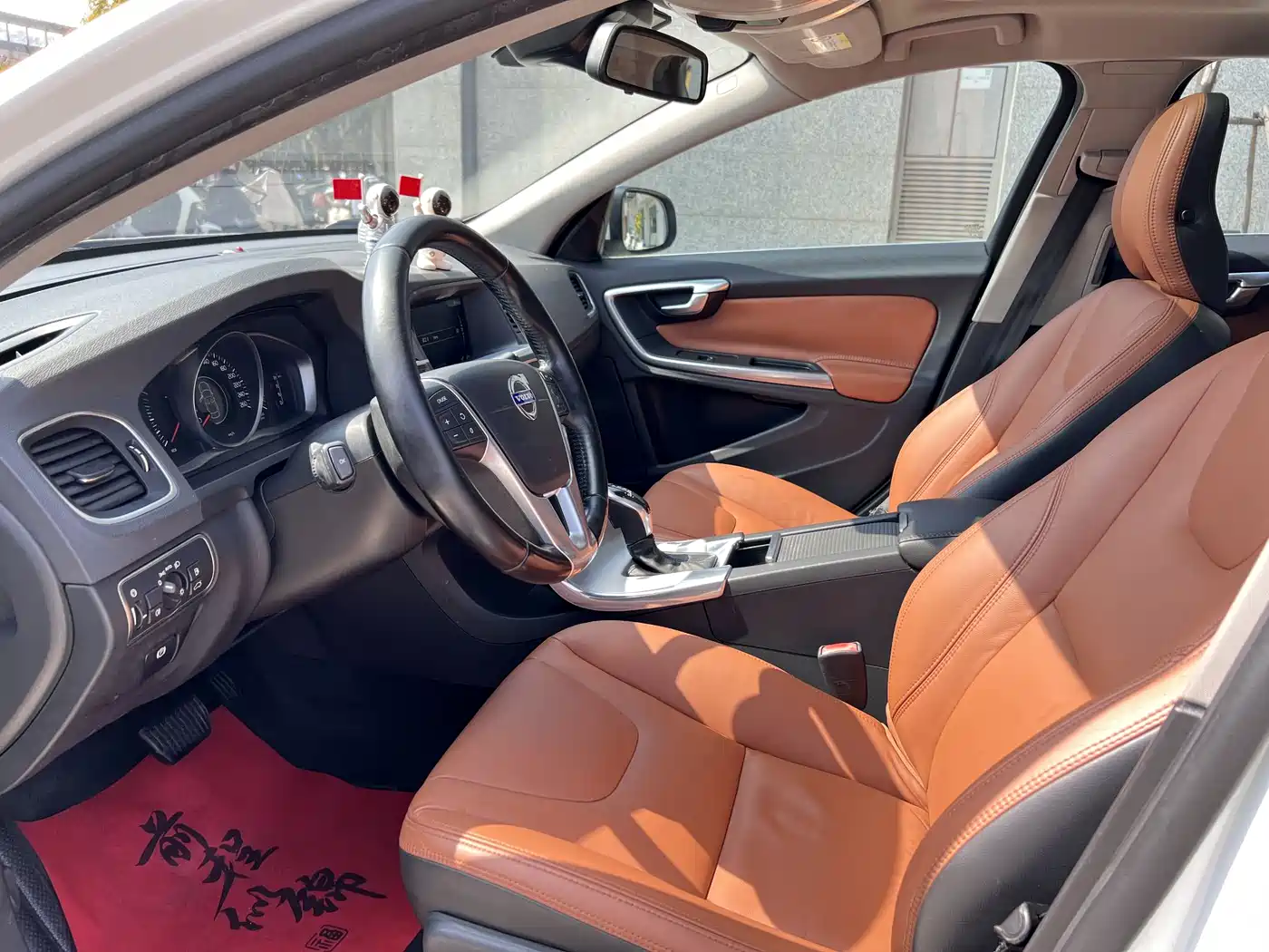 Фото 12 - Volvo S60