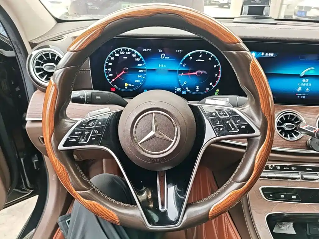 Фото 11 - Mercedes-Benz E-Class
