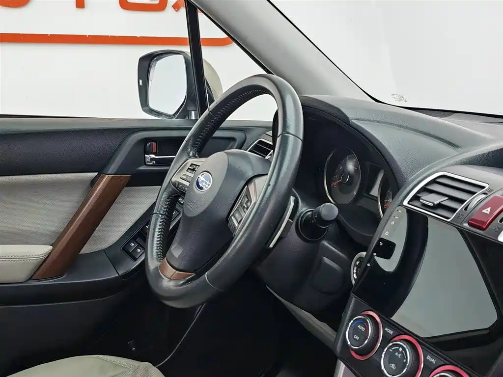 Subaru Forester 2013 2.5i Automatic Premium Edition фото 22