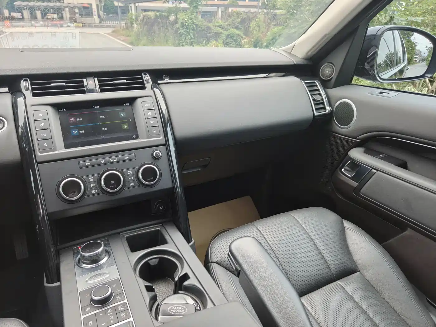 Land Rover Discovery 2017 3.0 SC V6 HSE фото 8