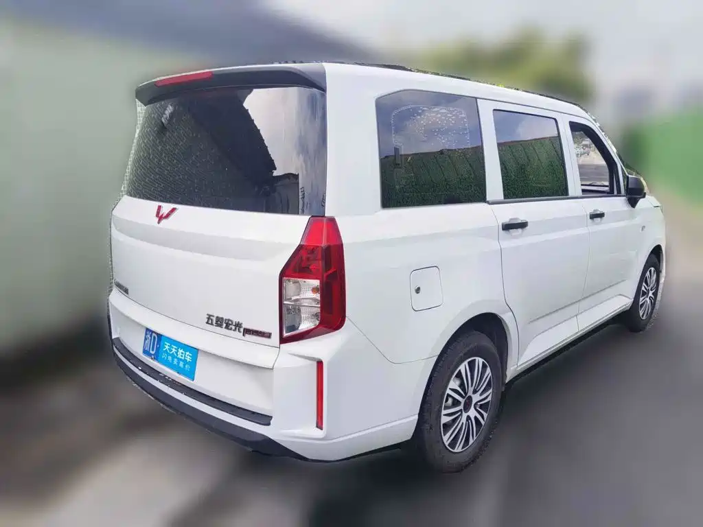 Wuling Motors Wuling Hongguang PLUS 2021 2021 Commercial Version 1.5L Manual Standard 7-Seater