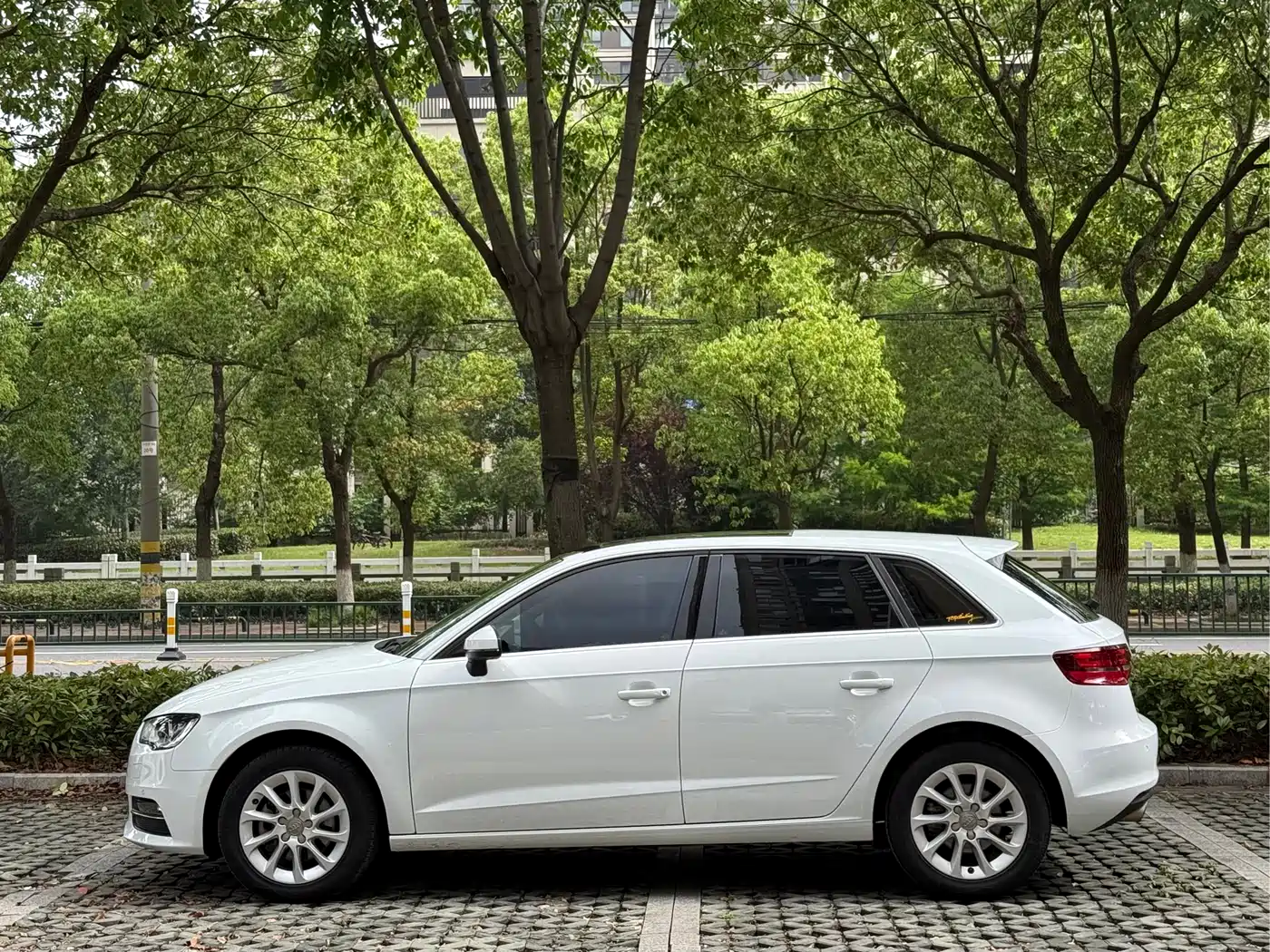 Audi A3 2014 Sportback 35 TFSI Automatic Fashion фото 3