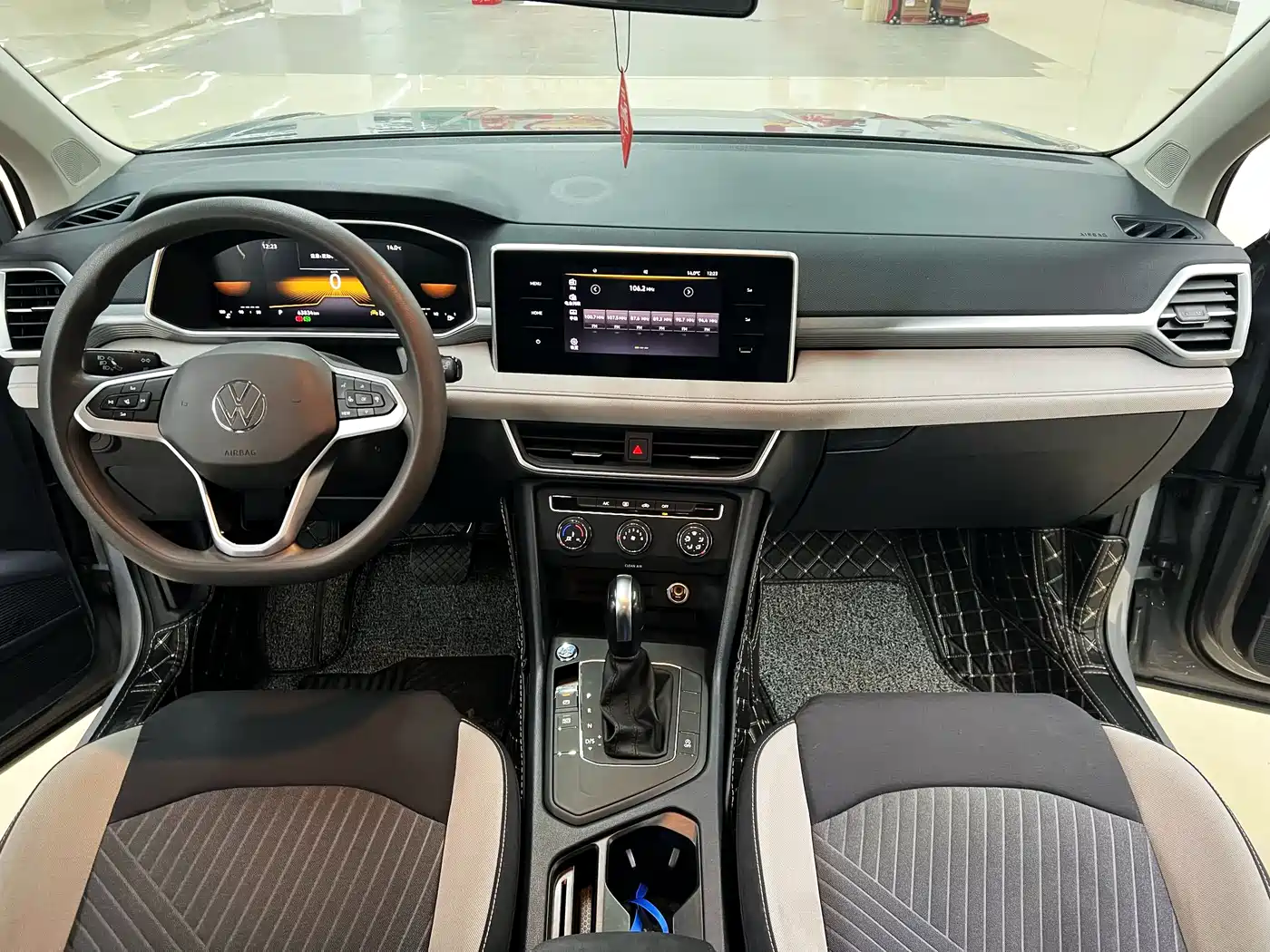 Volkswagen Tharu 2023 300TSI 2WD New Moon Edition фото 5