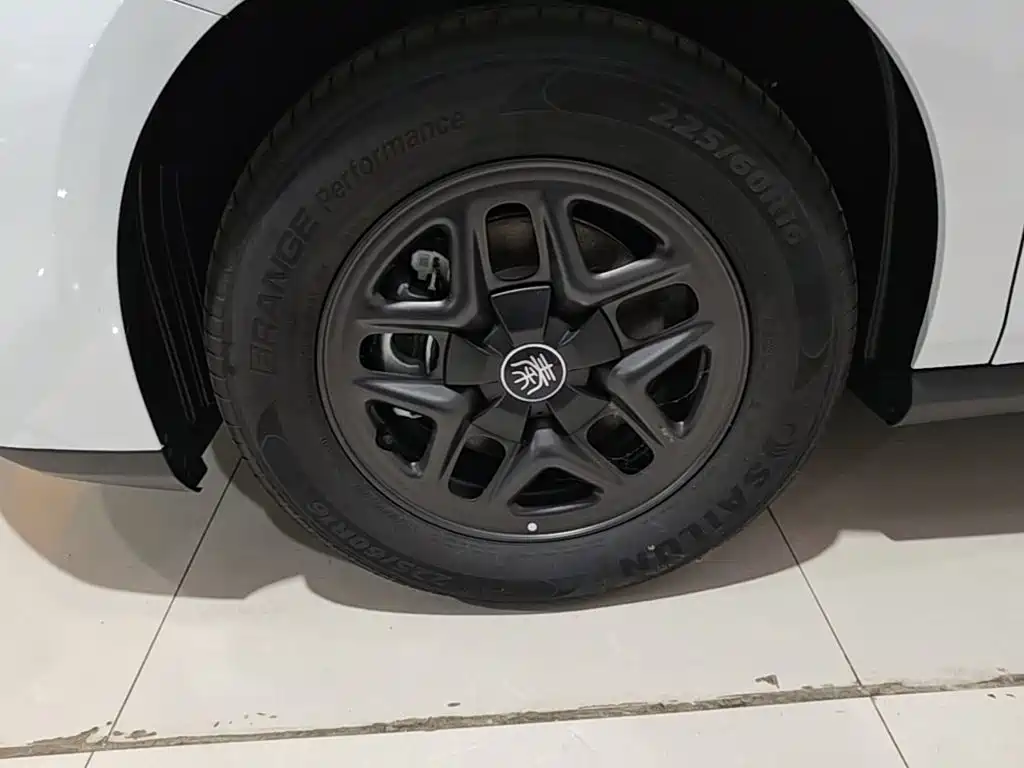 BYD Qin PLUS 2026 2026 DM-i Smart Edition 128KM Progressive