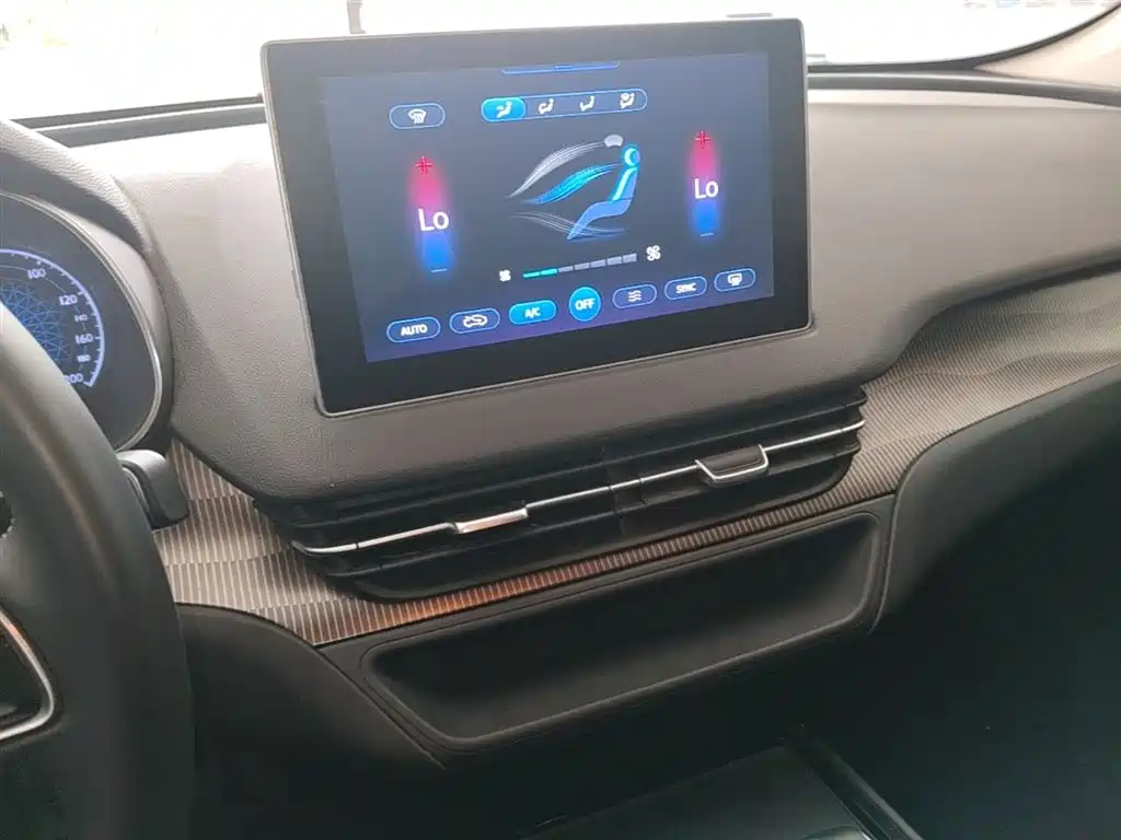 Hongqi E-QM5 2023 Facelift Basic Travel Edition фото 13