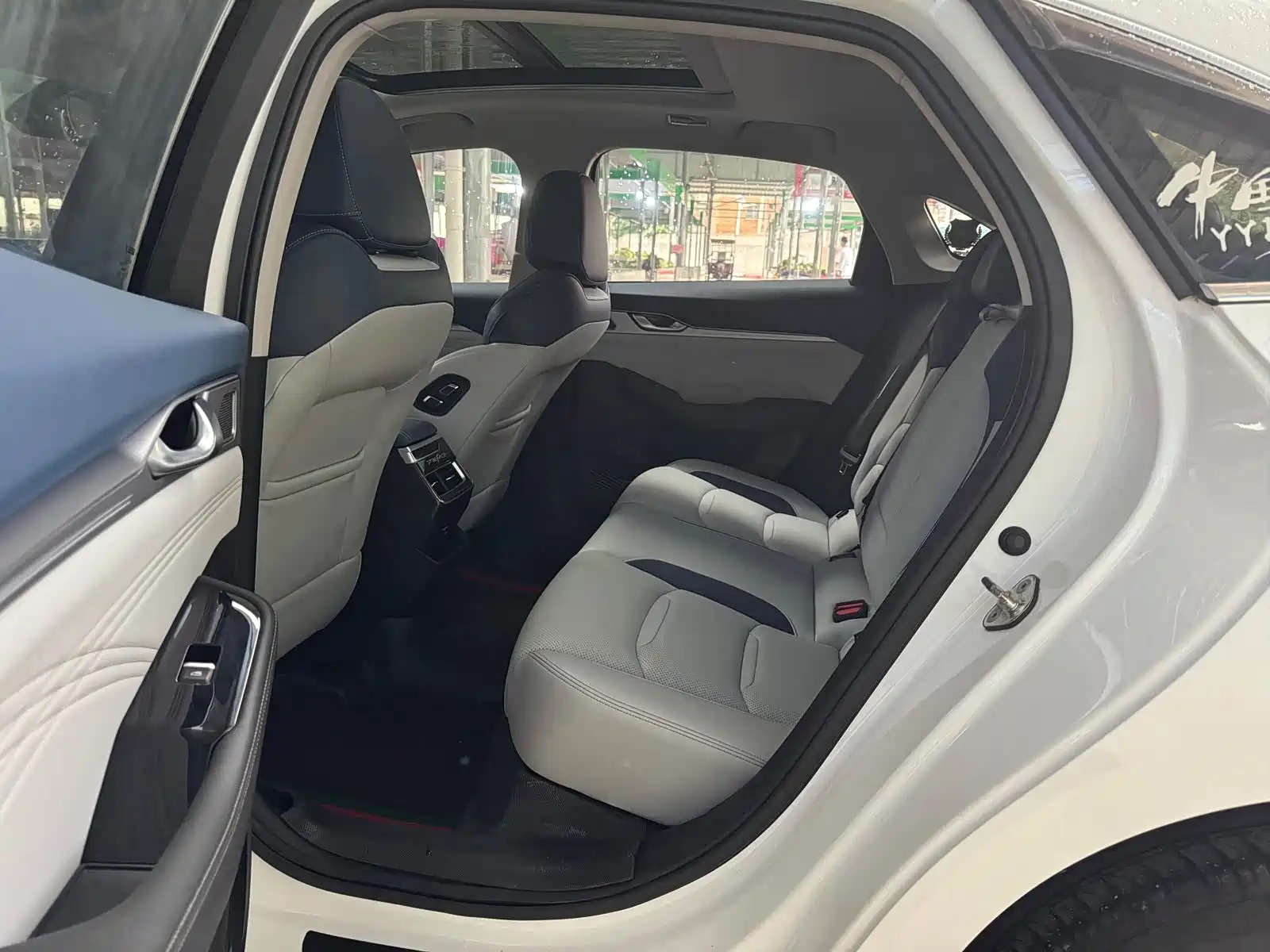 Фото 6 - Geely Preface