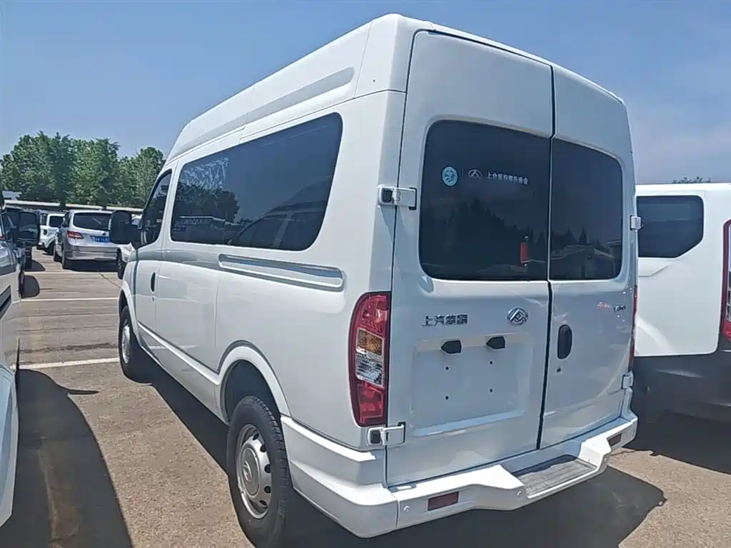 SAIC Maxus Xintu V80 2018 2.5T 6MT Aoyun Short Wheelbase Medium Roof 5-6-seater фото 5