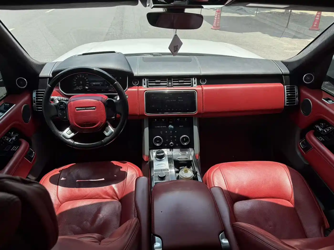 Land Rover Range Rover 2019 3.0 SC V6 Golden Age Edition фото 4
