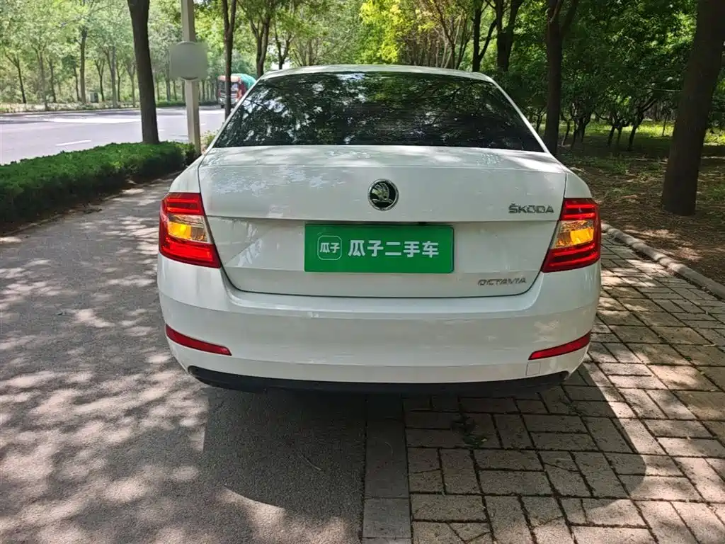 Škoda Octavia 2017 1.6L Manual ChuangXing фото 6
