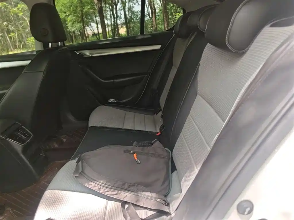 Škoda Octavia 2017 1.6L Manual ChuangXing фото 17