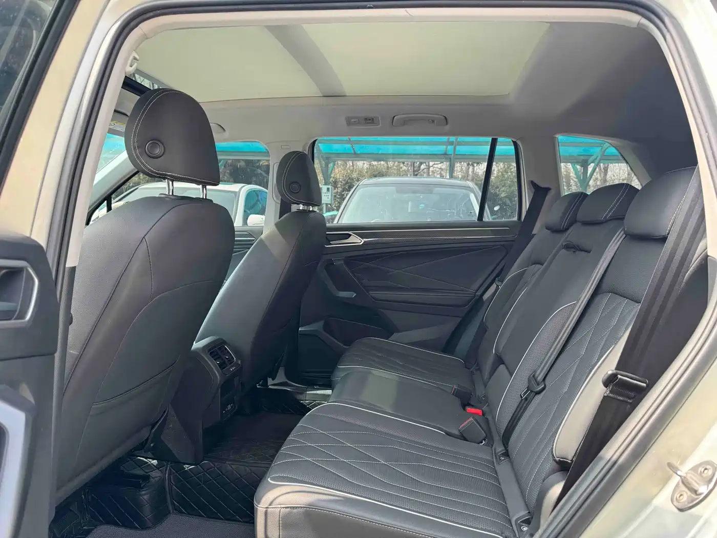 Volkswagen Tiguan L 2022 330TSI Auto 2WD R-Line Premium Edition фото 6