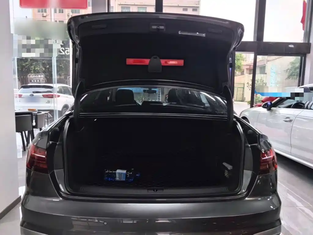 Audi A4L 2025 2025 2 Million Celebration Edition 40 TFSI Fashion Dynamic