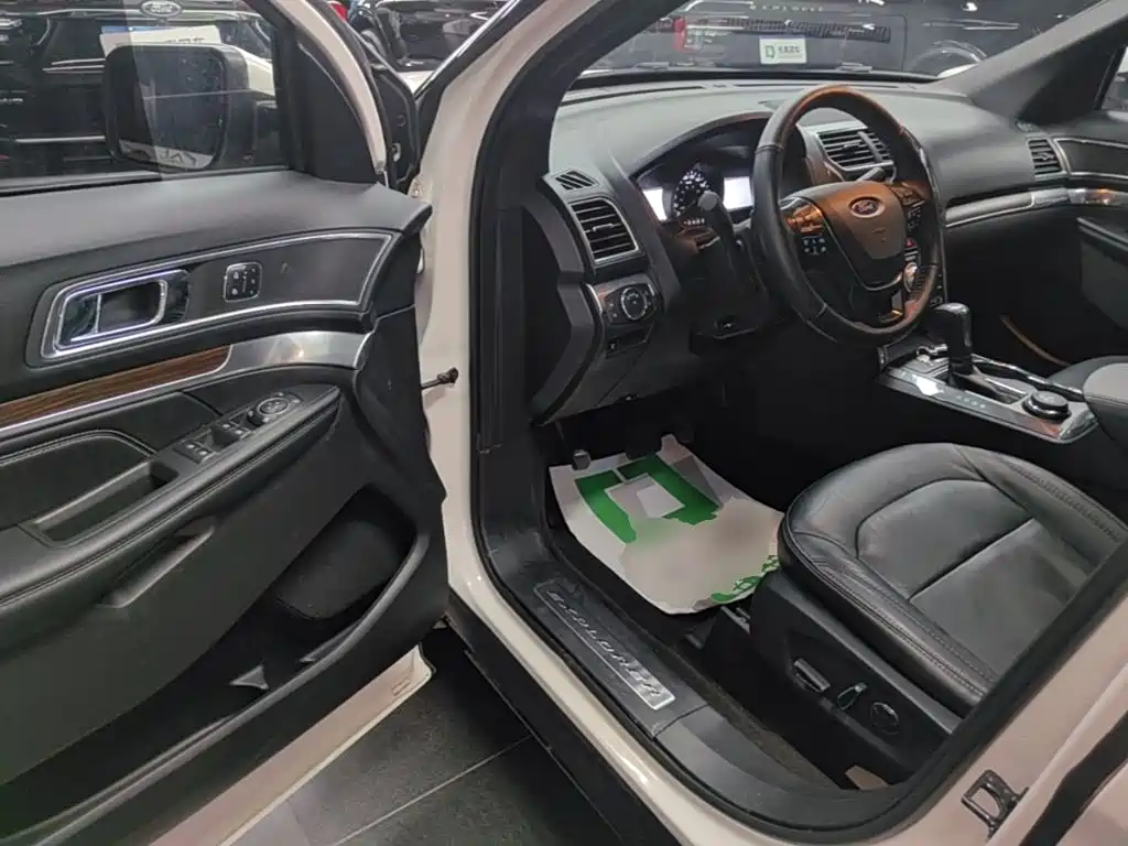 صورة 16 - Ford Explorer (Import)