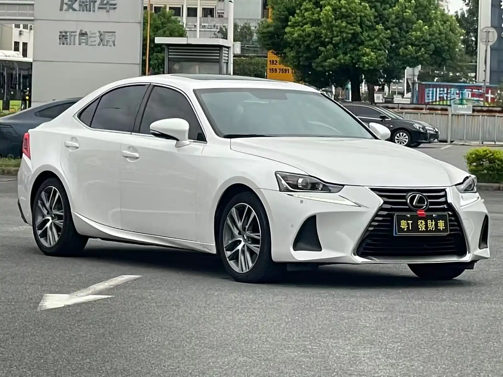 Фото 3 - Lexus IS