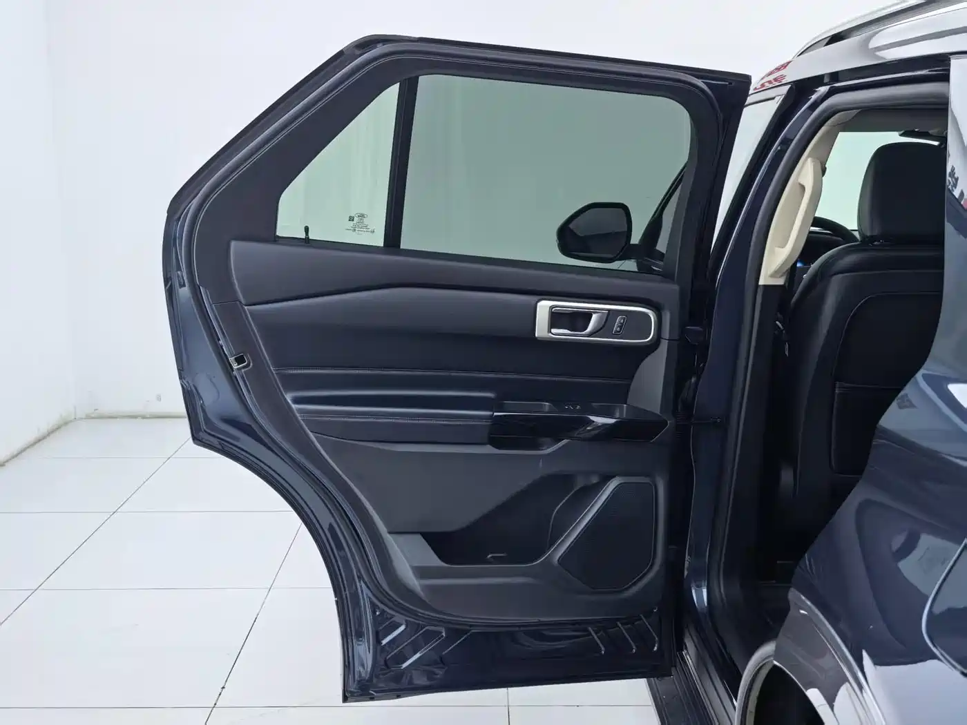 Фото 25 - Ford Explorer