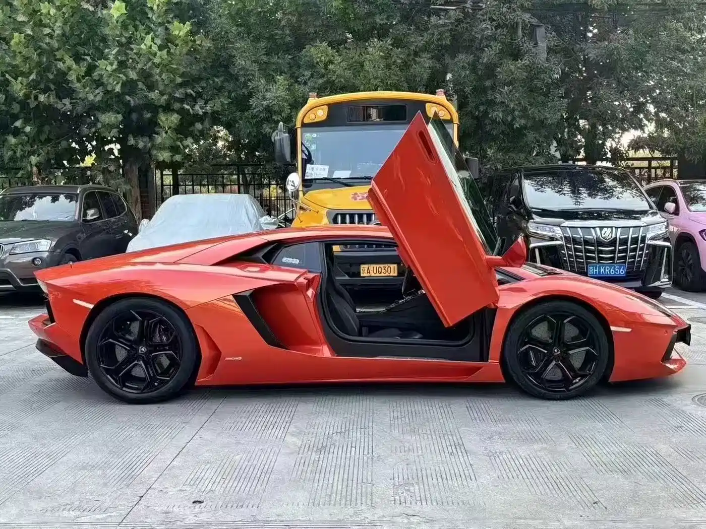 Lamborghini Aventador 2011 LP 700-4 фото 2