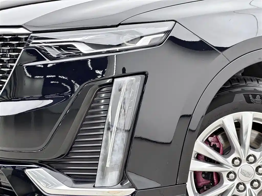 Фото 15 - Cadillac XT6