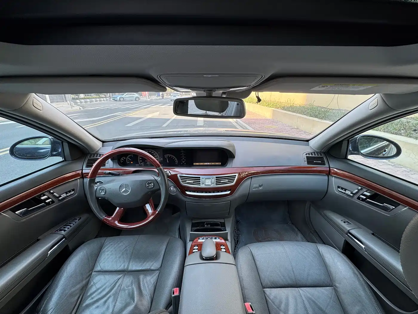 Mercedes-Benz S-Class фото 9