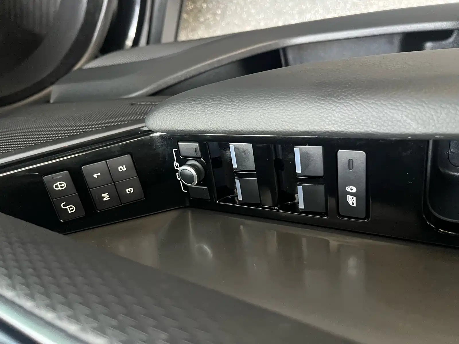 صورة 22 - Land Rover Range Rover Velar