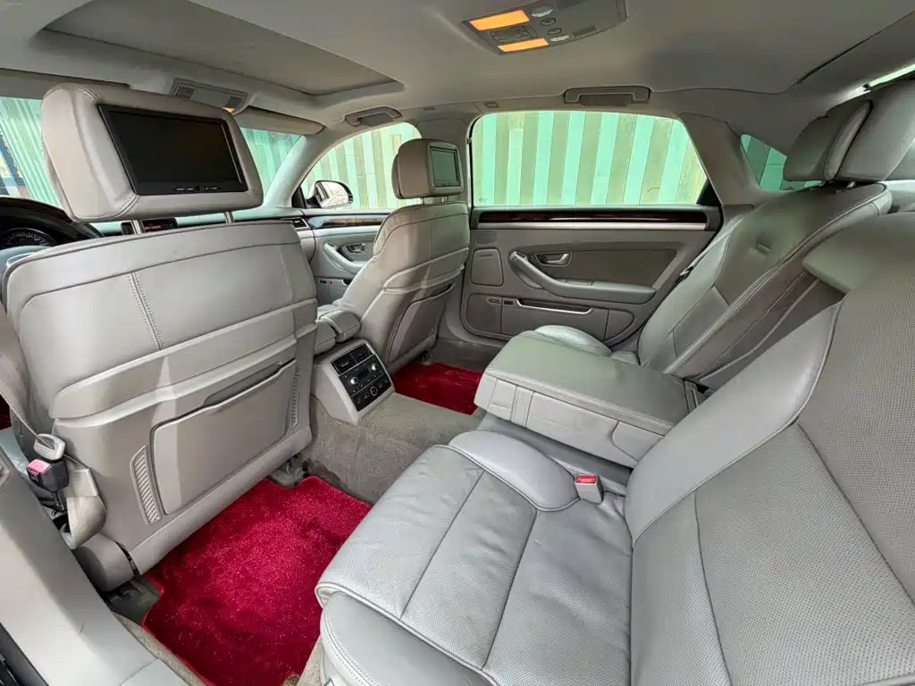 Фото 8 - Audi A8