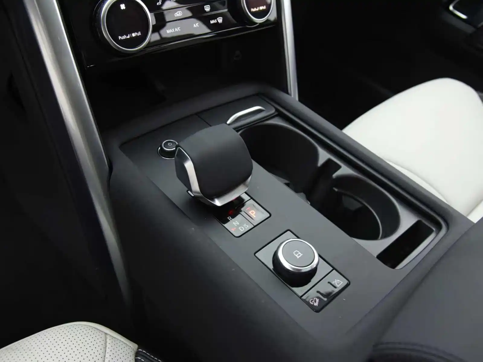 صورة 10 - Land Rover Discovery