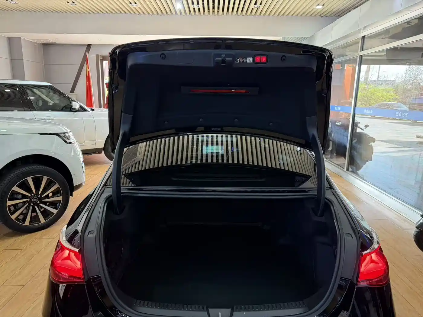 Mercedes-Benz E-Class 2025 E 300 L Luxury фото 15