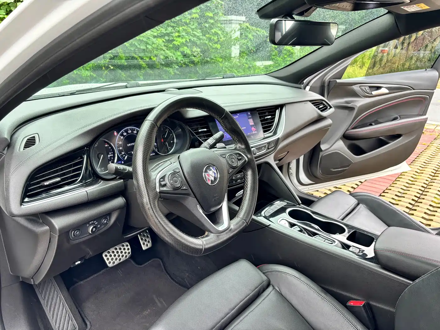 Photo 8 - Buick Regal
