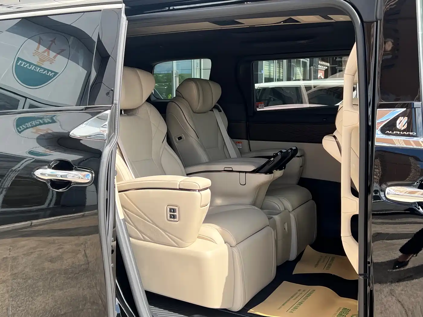 Toyota Alphard 2024 Hybrid 2.5L Ultimate Enjoyment Edition фото 4