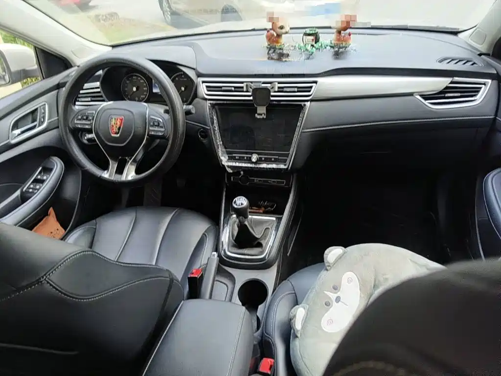 Roewe i5 2019 2020 1.5L Manual 4G Connected Premium Flagship Edition