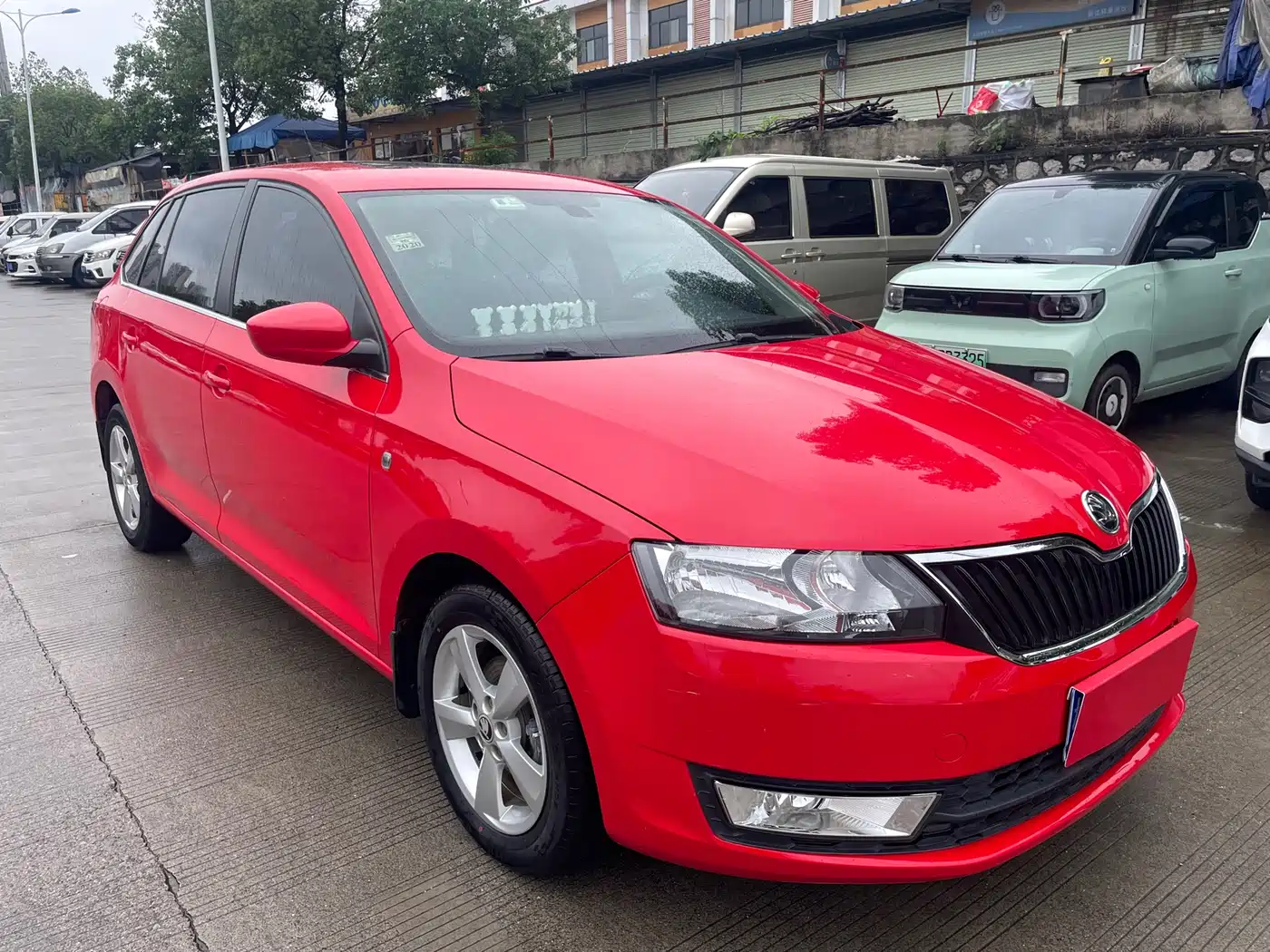 Škoda Skoda Rapid Spaceback 2016 Facelift 1.6L Automatic Innovation Edition фото 3
