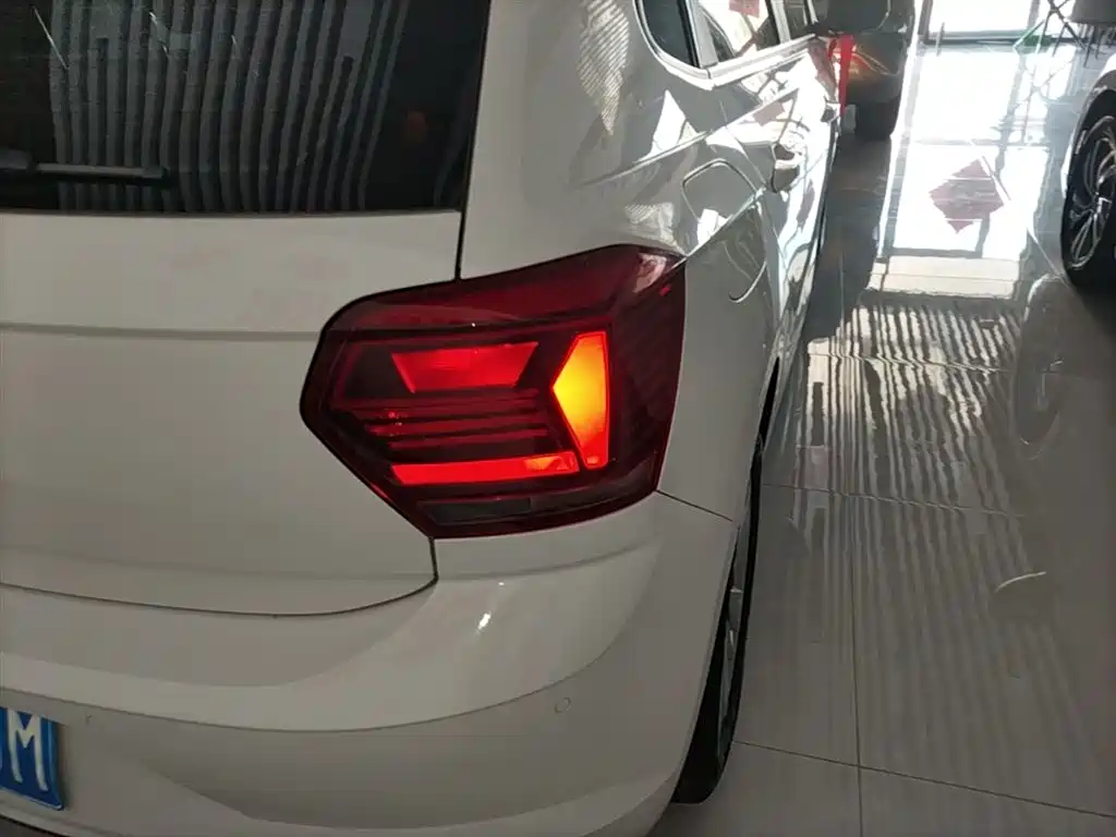Volkswagen Polo 2019 Plus 1.5L Automatic Panorama Enjoyment Edition фото 8