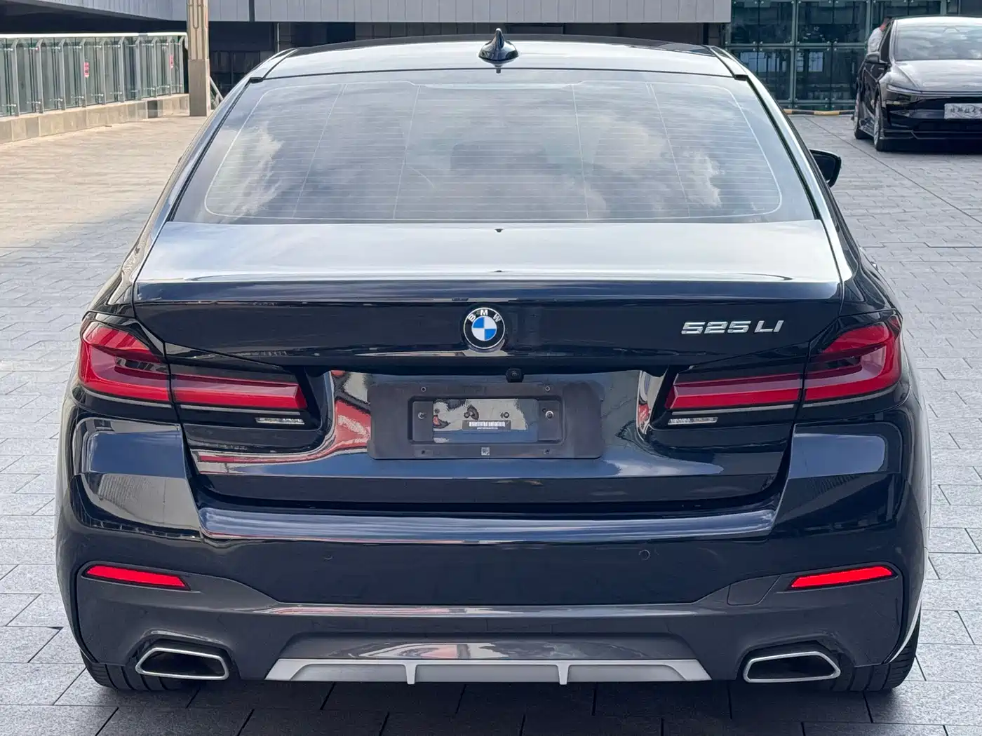 BMW 5 Series 2021 525Li M Sport Package фото 11