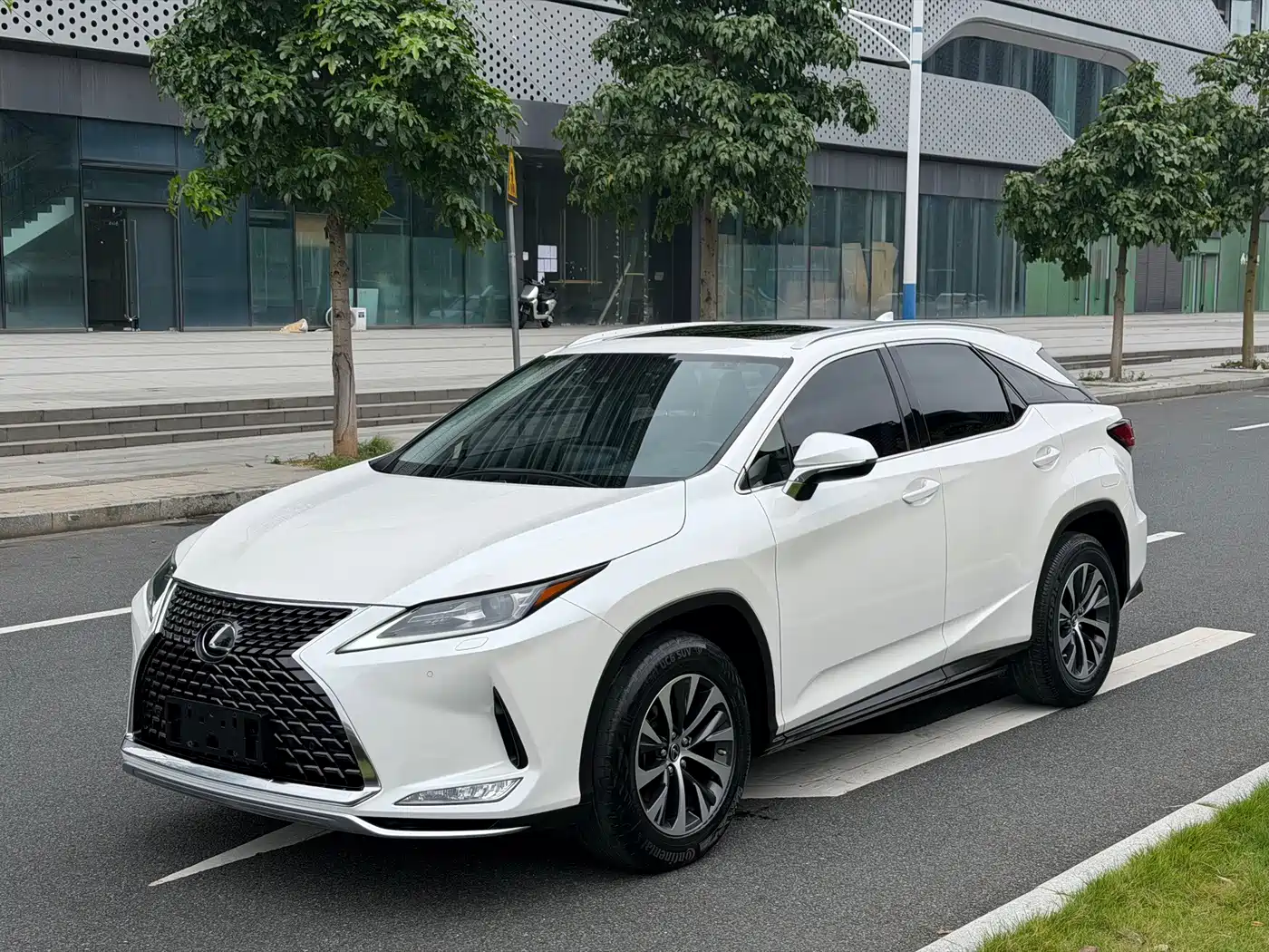 Фото 1 - Lexus RX