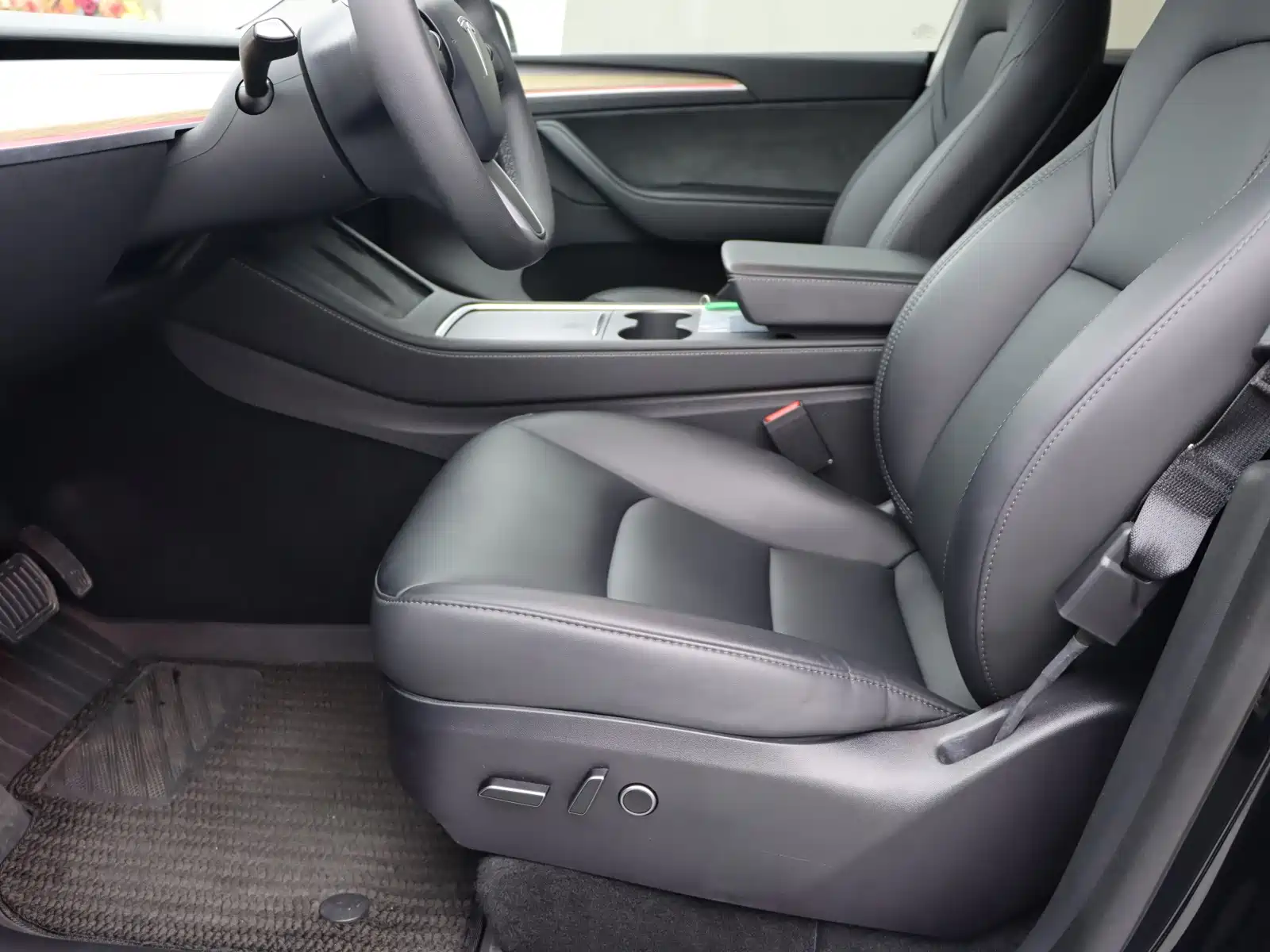 Фото 4 - Tesla Model Y