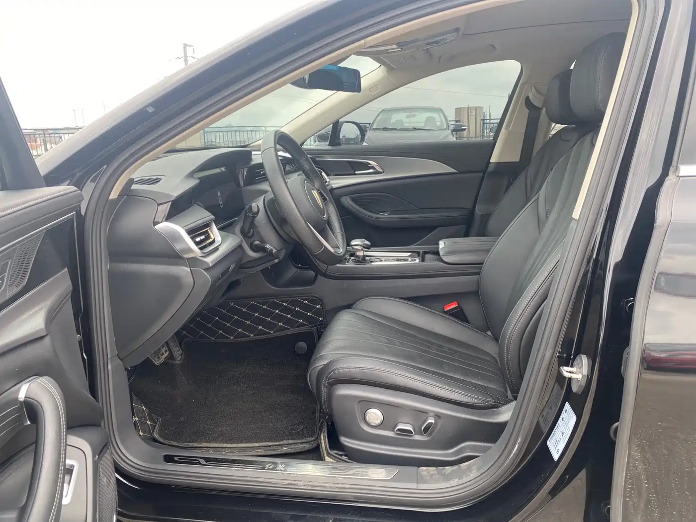 Hongqi H5 2024 2.0T Automatic Smart Connect Flag Smooth Edition фото 4