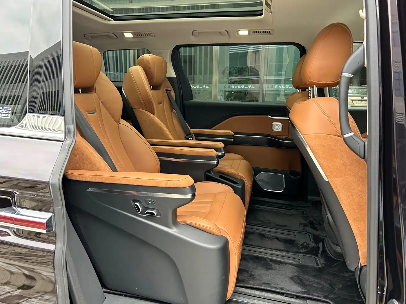 Hongqi HQ9 PHEV 2024 Model 2.0T AWD Business Edition фото 8