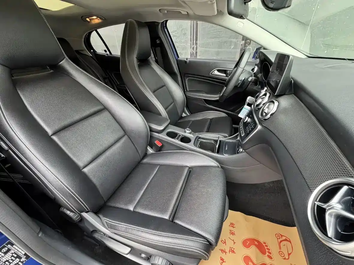 Mercedes-Benz GLA 2018 GLA 200 Dynamic фото 9